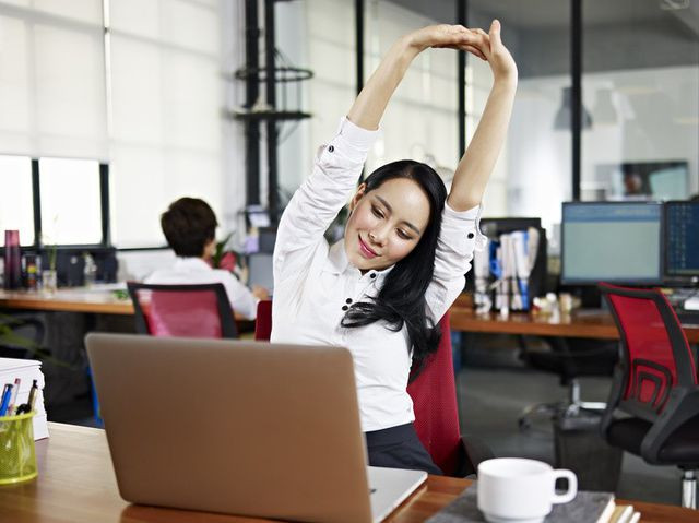 Ngồi quá lâu: Nếu bạn dành phần lớn thời gian của mình ngồi bên bàn làm việc, bạn nên biết rằng ngồi quá lâu sẽ gây hưởng lớn đến quá trình trao đổi chất diễn ra trong cơ thể.