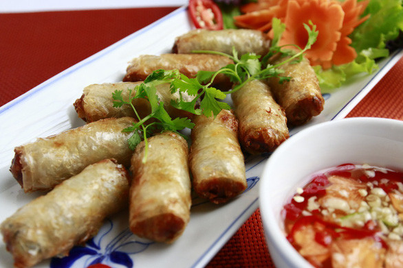Chả giò Hà Nội hay còn gọi là nem rán là một món ăn truyền thống của Việt Nam thường xuất hiện trên bàn tiệc vào những dịp quan trọng.