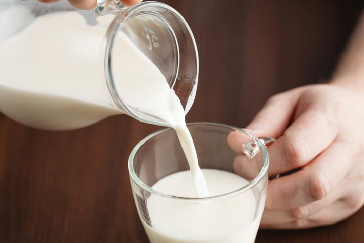 Hạn chế sữa và thịt: Phần lớn các sản phẩm từ thịt và sữa được bày bán tại các cửa hiệu chứa một số loại hóa chất và hormone có hại tồn tại trong quá trình được nuôi lớn và chế biến động vật.