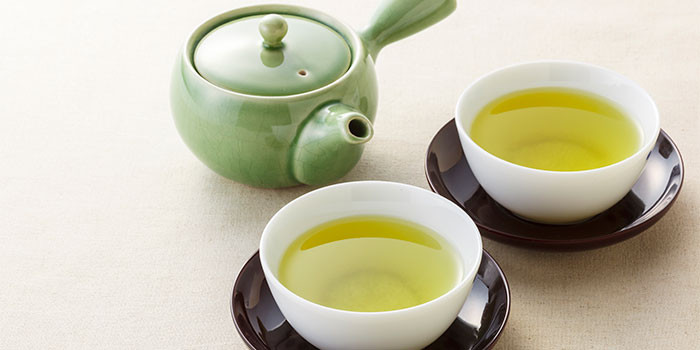 Trà xanh không chỉ có hương vị hấp dẫn mà còn rất tốt cho sức khoẻ. Các nghiên cứu đã chỉ ra rằng uống trà xanh sẽ giảm nguy cơ mắc các bệnh về tim mạch, ung thư và tăng khả năng tư duy. Người Nhật uống khoảng 5 cốc trà xanh mỗi ngày. Ảnh: Internet.