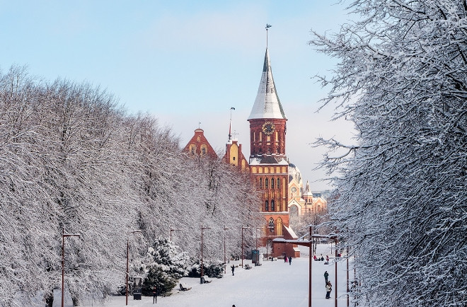1. Kaliningrad: Thành phố của Nga này có khí hậu tương đối ôn hòa. Mùa đông ở đây không quá khắc nghiệt và cực lạnh là rất hiếm. Tuy nhiên, lượng tuyết rơi hàng năm vẫn biến thành phố thành xứ sở mùa đông thần tiên. Ảnh Nhà thờ Königsberg tại Kneiphog (đảo Kant).