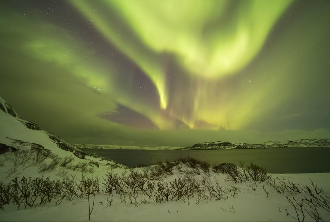 3. Murmansk: Tại thành phố lớn nhất bên trong Vòng Bắc Cực, hãy sẵn sàng cho những đêm vùng cực kéo dài hơn một tháng — từ đầu tháng 12 đến giữa -Tháng Giêng. Murmansk là nơi ngắm cực quang đẹp nhất ở Nga, vào những ngày ít mây, du khách có thể thấy cực quang trên bầu trời.