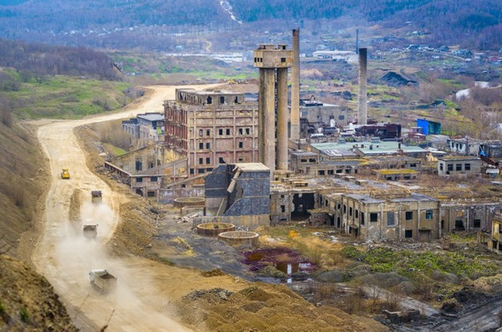 Nhà máy giấy và bột giấy cũ trên đảo Sakhalin trở nên hoang vu, lạnh lẽo khi không có hơi ấm của con người.