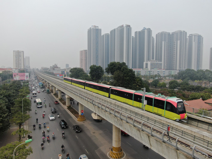 Ngày 23 và 24/1, đoàn tàu sẽ được trưng bày tại nhà ga S1 trước Đại học Công nghiệp Hà Nội để phục vụ người dân tham quan. Người tham quan cần đăng ký trước với MRB, khi đến mang theo giấy tờ tùy thân và thực hiện theo hướng dẫn của nhân viên tại đây để đảm bảo an toàn