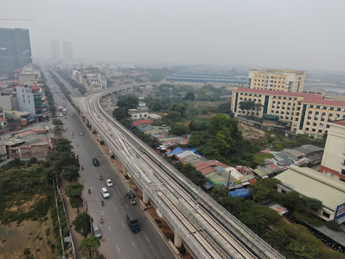 Theo MRB, đoàn tàu được thiết kế mới nhất theo tiêu chuẩn châu Âu, sản xuất bởi công ty Alstom tại Pháp với thân tàu bằng hợp kim nhôm có trọng lượng nhẹ, tuổi thọ cao và được nghiên cứu để phù hợp với nhu cầu của người Việt.