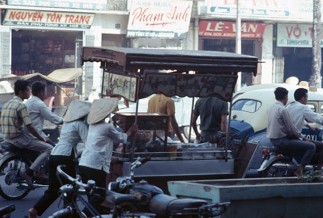 Giao thông đông đúc ở Sài Gòn.