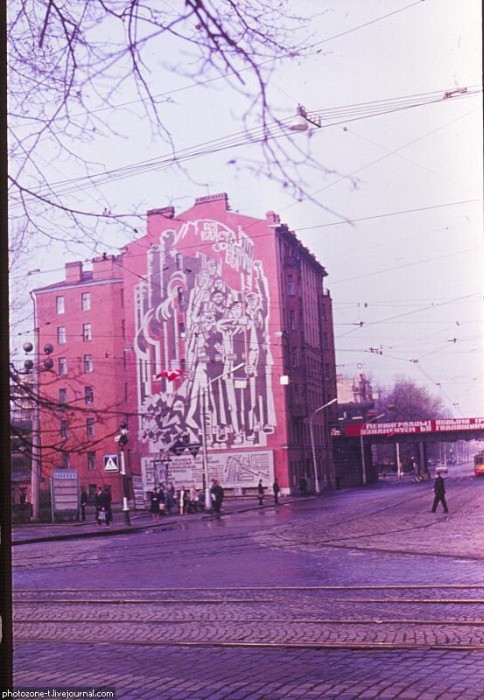 Ảnh chụp đường phố sạch sẽ, rộng lớn ở St. Petersburg năm 1977.