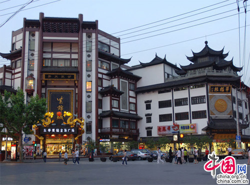 Miếu Hoàng Thành là một trong địa điểm linh thiêng nhất và nơi hành hương nổi tiếng mà người dân Trung Quốc thường đến trong chuyến hành hương ngày Tết.