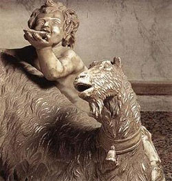 Theo đó, Amalthea đã nuôi lớn Chúa tể các vị thần - Zeus trong thời gian vị thần này còn nhỏ và sinh sống trong một hang động trên đảo Crete.