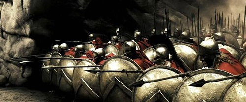 Sparta đã cùng các thành bang khác cùng chiến đấu chống lại quân đội Ba Tư 2 lần khi xâm lược Hy Lạp vào thế kỷ 5 TCN. Trong đó, năm 490, vua Ba Tư khi đó là Darius I (550-486 TCN) đã phát động cuộc chiến tranh xâm lược Hy Lạp lần thứ nhất. Tuy nhiên, quân đội Ba Tư bị Hy Lạp đẩy lùi trong trận chiến Marathon. 10 năm sau đó, Ba Tư thực hiện cuộc chinh phạt Hy Lạp lần thứ 2 vào năm 480 TCN. Cuộc chiến này do con trai của Darius là Xerxes I chỉ đạo.