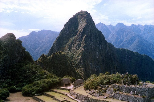 Trong đó, khu vực linh thiêng là quan trọng nhất khi có nhiều đền thờ quan trọng của người Inca như đền thờ Mặt trời và đền thờ Intihuatana.