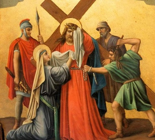 Trong khi đó, người theo Chính thống giáo Nga, nhiều nước Đông Âu và ở đất thánh Jerusalem, Giáng sinh rơi vào ngày 7/1 bởi họ dùng lịch cũ chứ không dùng lịch mới Gregorian có từ thế kỷ 16.