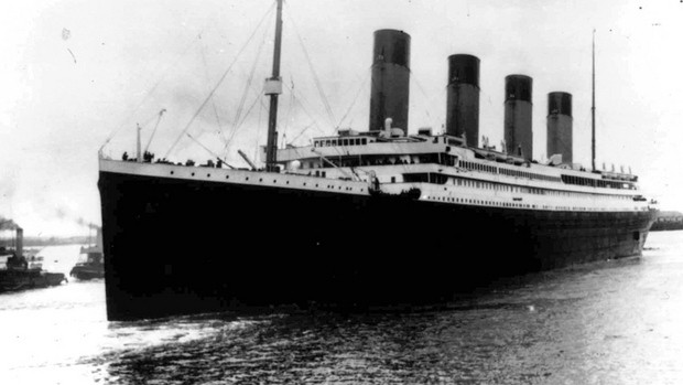 Những chi tiết kể về bi kịch mà tàu Titan gặp phải đã xảy ra tượng tự với tàu Titanic. Cụ thể, 14 năm sau, con tàu Titanic huyền thoại đã lặp lại bi kịch y như tàu Titan được đề cập trong cuốn tiểu thuyết của Robertson. Theo đó, cuốn tiểu thuyết Sự phù phiếm, hay vụ đắm tàu Titan được cho là đã tiên đoán chính xác vận mệnh con tàu Titanic.