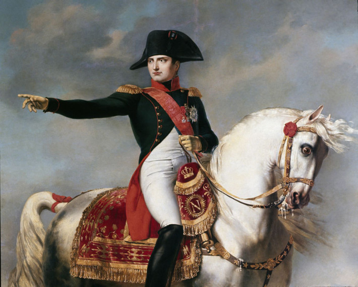 Sau 6 tháng theo đuổi Josephine, hôn lễ của Napoleon với người góa phụ đa tình trên được tổ chức tại Paris năm 1796. Khi đó, Napoleon 27 tuổi và Josephine 33 tuổi.