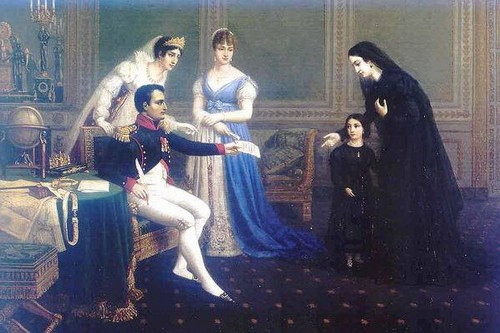 Napoleon lúc đó là một sĩ quan trẻ (26 tuổi) tình cờ gặp Josephine và yêu ngay từ cái nhìn đầu tiên. Thậm chí, nhà cầm quân lỗi lạc này còn thốt lên trước sức hút mãnh liệt của người góa phụ 2 con: "Josephine, quyền lực lạ lùng của em đối với anh không thể so sánh được, đó là quyền lực gì vậy hả em?".