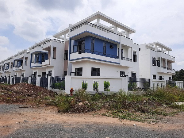 Liên quan đến dự án Khu dân cư Tân Thịnh, vào tháng 6/2021, tại cuộc họp nghe báo cáo quá trình xử lý vi phạm, Chủ tịch UBND tỉnh Đồng Nai đã yêu cầu Thanh tra tỉnh khẩn trương tham mưu cho UBND tỉnh thành lập đoàn thanh tra, thực hiện thanh tra toàn diện đối với dự án này. Trong quá trình thanh tra, nếu phát hiện dấu hiệu vi phạm pháp luật nghiêm trọng, Thanh tra tỉnh phải chuyển hồ sơ sang Công an tỉnh. Ảnh: Thanh Niên.