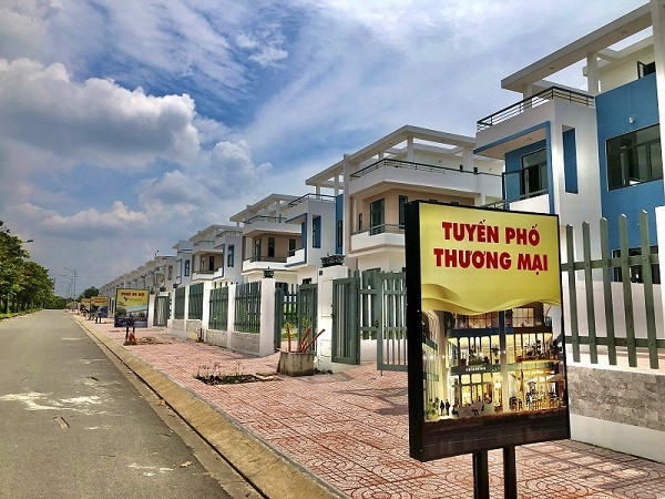 Tuy nhiên, dù chưa có giấy phép xây dựng nhưng đến cuối năm 2020, chủ đầu tư dự án là Công ty LDG đã cho san nền, xây dựng hoàn thiện hệ thống hạ tầng kỹ thuật đạt 60%. Ảnh: Vietnamnet.