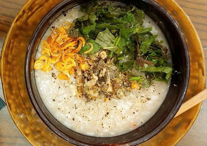 Bảo vệ mạch máu: Chạch chứa niacin, có thể làm giãn mạch máu, hạ cholesterol và nồng độ triglyceride trong máu, có thể điều chỉnh rối loạn lipid máu, giảm thiểu mức độ xơ cứng động mạch vành, làm giảm tỷ lệ mắc các bệnh như nhồi máu cơ tim, phòng chống bệnh tim mạch hiệu quả. Ảnh minh họa