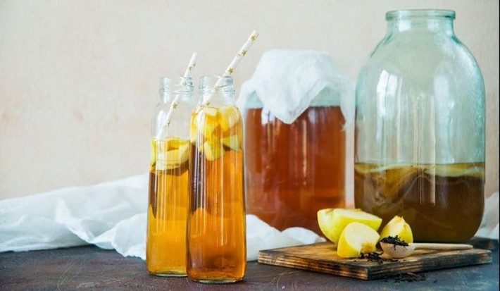 Giữ cholesterol ổn định: Một trong những lợi ích tuyệt vời khác của trà kombucha là duy trì cholesterol ở mức vừa phải, giúp giảm sự hấp thụ cholesterol xấu và tăng mức cholesterol tốt. Cũng nhờ khả năng tự điều chỉnh cholesterol mà loại trà này còn được xem là rất hữu ích trong việc ngăn ngừa bệnh tim. Ảnh minh họa
