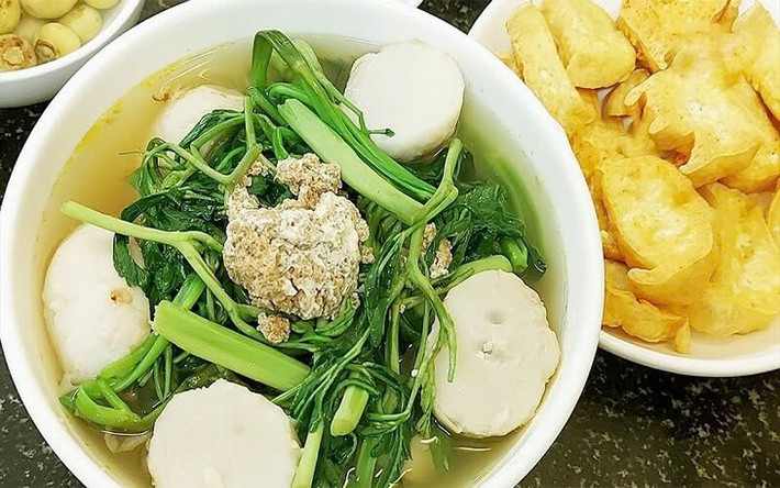Bổ sung chất đạm: Theo nghiên cứu, hàm lượng đạm trong rau nhút khá cao, tương đương với rau ngót và rau mồng tơi. Chất đạm là một chất rất quan trọng trong việc hình thành, cấu trúc lại và duy trì hoạt động của các mô tế bào, giúp thúc đẩy sự phân bào để cung cấp năng lượng và bảo vệ cơ thể luôn khỏe mạnh. Ảnh Internet
