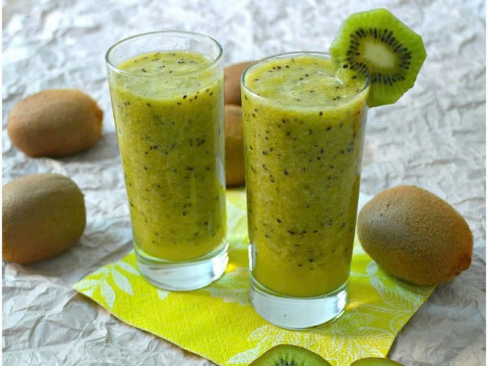 Tăng cường sức khoẻ xương khớp: Kiwi chứa nhiều thành phần có lợi cho hệ xương khớp như kali, calci và phospho, góp phần xây dựng một hệ xương khoẻ mạnh. Bổ sung kali bằng kiwi còn có thể giúp ngăn ngừa loãng xương. Ảnh minh họa