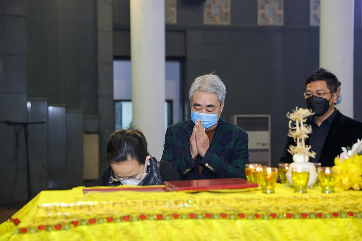 NSND Quang Thọ tiễn biệt nhạc sĩ Phú Quang.