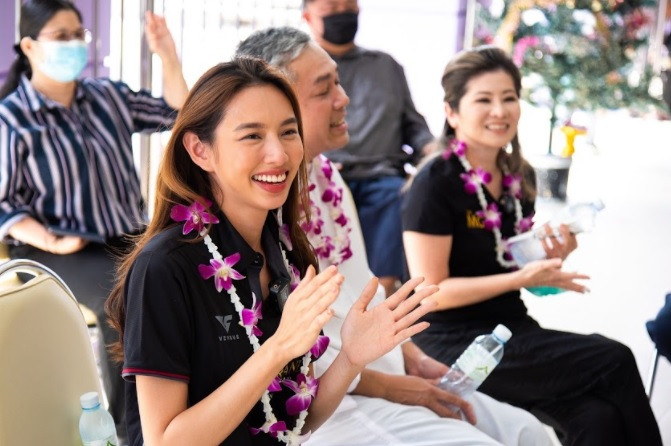 Miss Grand International 2021 Nguyễn Thúc Thùy Tiên vừa tham gia hoạt động từ thiện đầu tiên hậu đăng quang.