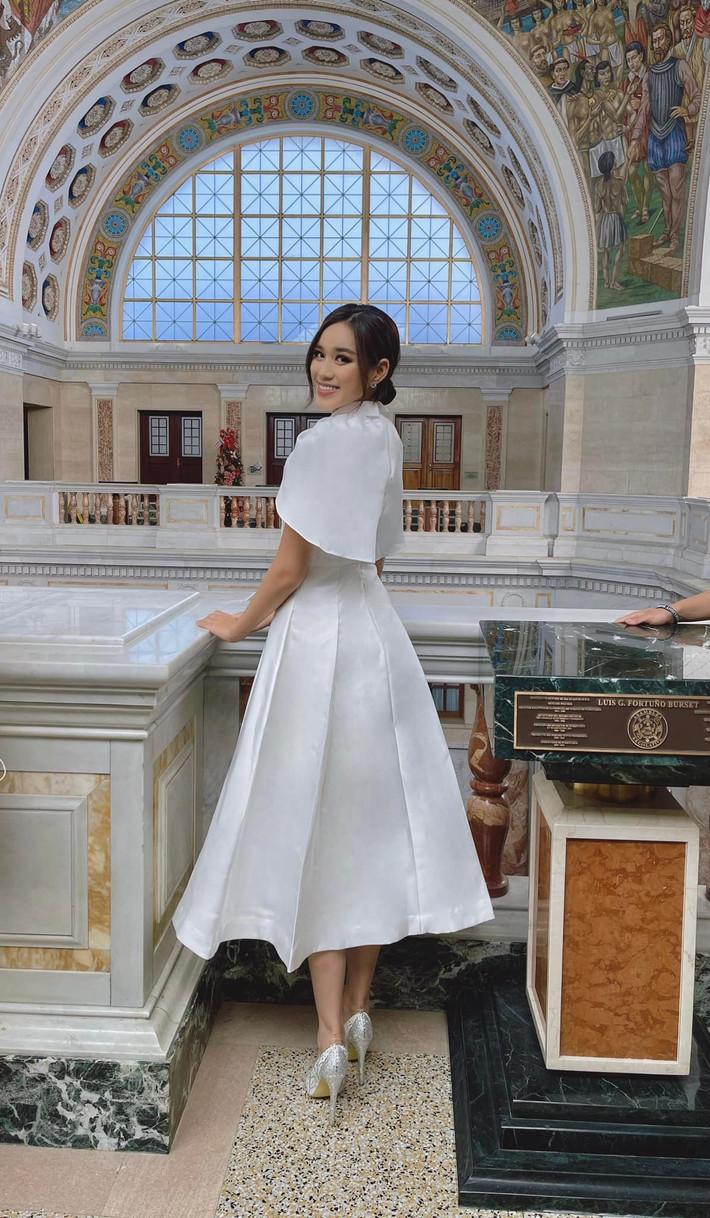 Đỗ Thị Hà đang nỗ lực tại các phần thi Miss World. Trước đó, người đẹp thông báo dừng chân ở Top 16 phần thi Head to Head Challenge - Đối đầu.