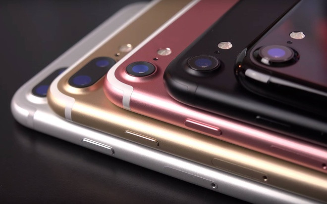 Một chi tiết bạn nên chú ý đó là đèn flash trên hai máy iPhone 7 và iPhone 7 plus đều tích hợp 4 mắt LED tăng độ sáng và sử dụng hai gam màu khác nhau để cân bằng trắng tốt hơn. Điểm này khác hẳn so với iPhone 7 hàng nhái.