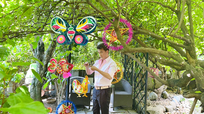 Trên trang cá nhân, Đàm Vĩnh Hưng vừa khoe loạt ảnh trang trí vườn nhà đón Trung thu.