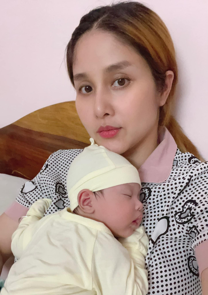 Thời điểm con trai Thảo Trang - bé Brian được 1 tháng 16 ngày, Thảo Trang giảm được 22kg.