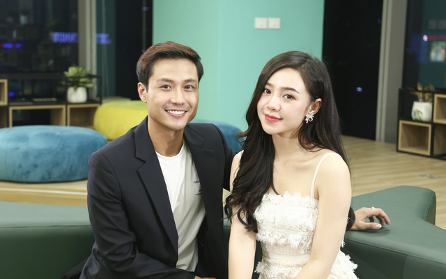 Ngoài đời, Thanh Sơn cũng gây ấn tượng với vẻ điển trai vốn có và cách ăn mặc chỉnh chu hiện đại.