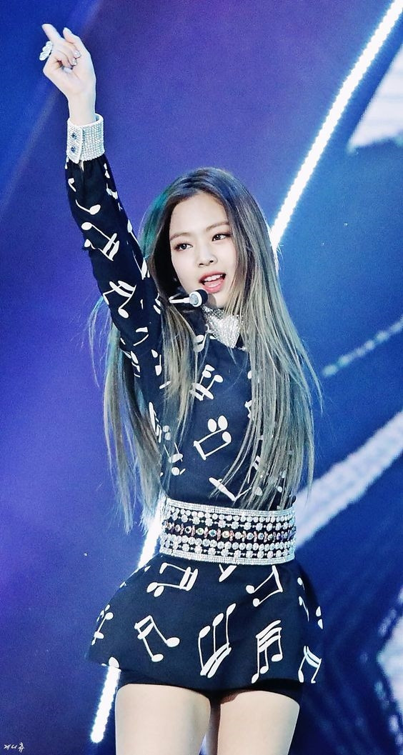 Thành viên của Black Pink còn gây chú ý nhờ cách phối đồ độc đáo, sáng tạo.