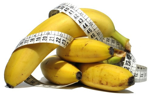 Chuối vừa ngon vừa bổ lại tốt cho tiêu hóa và giảm cân. Mặc dù chuối có lượng calo cao nhưng chất chứa chất béo thấp, giàu kali. Ăn nhiều chuối tốt cho tiêu hóa, giảm tích tụ chất béo trong cơ thể. Nói chung, vào mùa thu chuối là thực phẩm lý tưởng giúp bạn giảm cân, giữ gìn vóc dáng.
