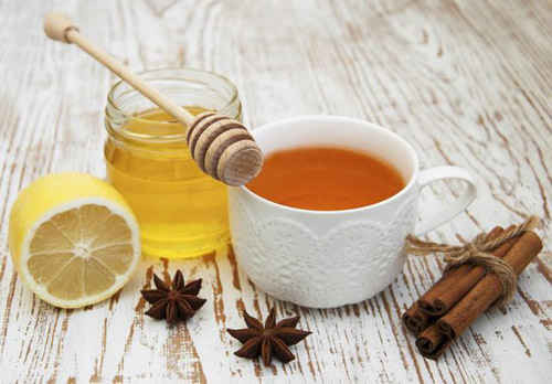 Quế là gia vị thích hợp nhất với mùa thu, nó có thể chống đói, giàu polyphenols giúp cải thiện chứng nhạy cảm insulin giúp cân bằng đường huyết. Ngoài ra, thêm quế vào bữa ăn hàng ngày có thể làm chậm quá trình tiêu hóa, giúp bạn no lâu hơn.
