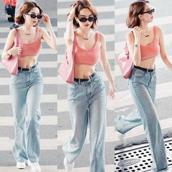 Ngọc Trinh từng nhiều lần khiến dân mạng “tròn mắt” với phong cách thời trang sân bay hở bạo, khoe da thịt tối đa với những chiếc áo siêu ngắn và quần thụng năng động.