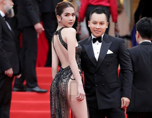 Lần đầu tiên tham dự LHP Cannes 2019, Ngọc Trinh mang đến bộ váy xuyên thấu hở bạo "mặc như không".