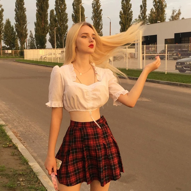 Trên Instagram của hai chị em không chia sẻ nhiều hình ảnh nhưng chắc chắn để giữ được vòng eo nhỏ bằng gang tay như thế này cần luyện tập không ít.