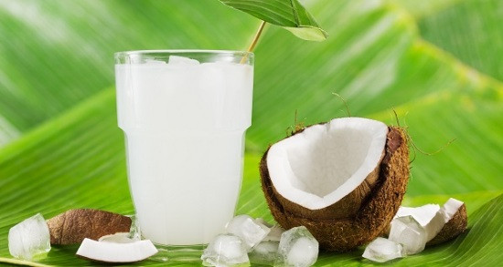 Nước dừa, đồ uống ngon lành ít calo, ngọt tự nhiên và tươi mát mang lại hiệu quả bổ sung nước trong cơ thể tuyệt vời hơn so với nước lọc. Ảnh: Internet.