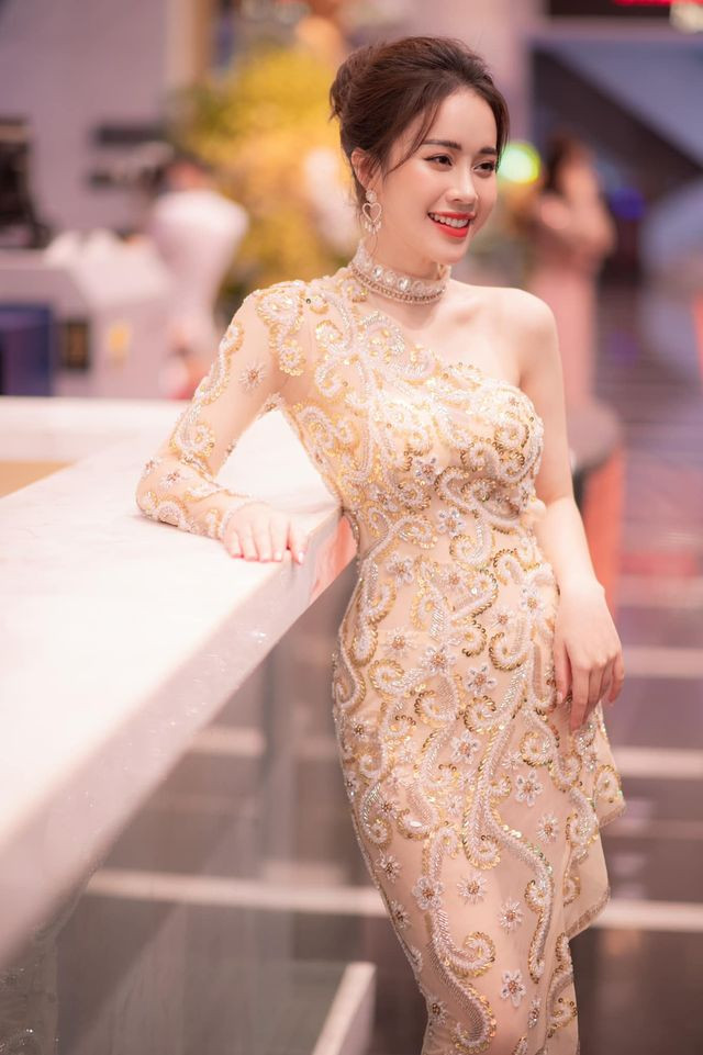 Không chỉ xinh đẹp, MC Mai Phương ngoài đời sở hữu gu ăn mặc cực sành điệu và nữ tính.