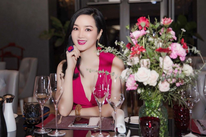 Bên cạnh ăn uống khoa học, Hoa hậu Đền Hùng duy trì chế độ luyện tập đều đặn để duy trì sự dẻo dai, khỏe khoắn. Nhờ những bí quyết làm đẹp trên mà Giáng My luôn tươi trẻ như hiện tại.