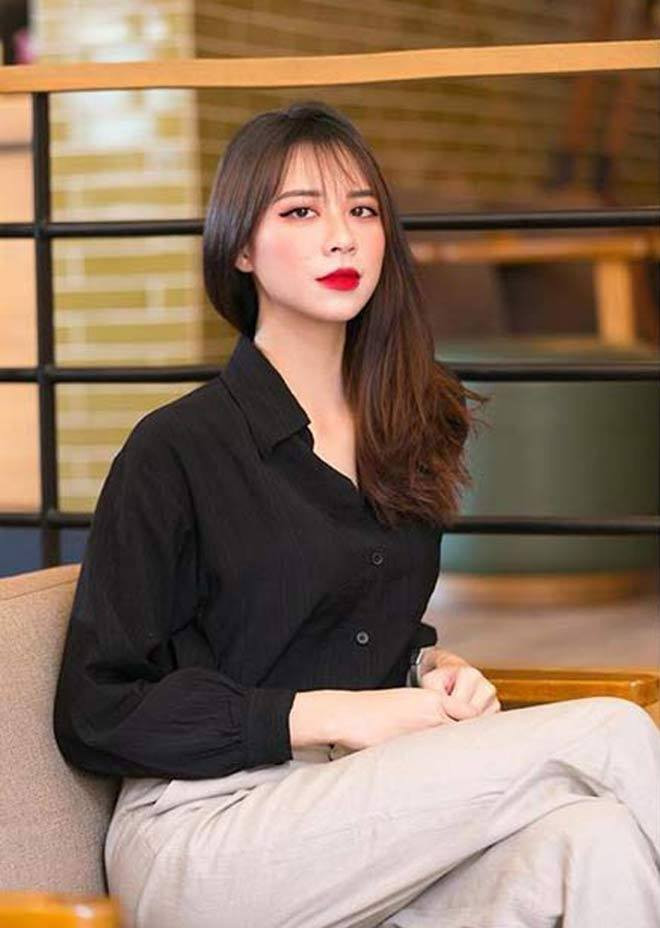 Style ăn mặc thanh lịch vẫn được nữ tiếp viên trưởng trẻ ưu ái hơn cả.
