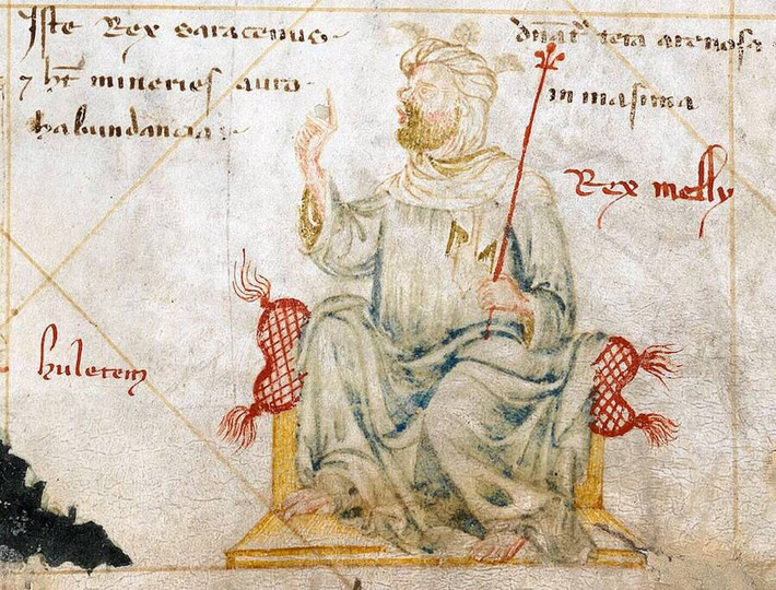 Vùng lãnh thổ của Đế chế Mali dưới thời hoàng đế Mansa Musa rất giàu tài nguyên thiên nhiên. Ông sở hữu gia tài khổng lồ bằng cách cho người khai thác các nguồn tài nguyên thiên nhiên "khủng" sẵn có là: ngà voi, muối và vàng.
