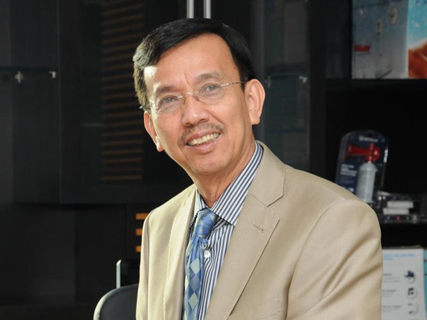Công ty California Waste Solution (CWS) của “vua rác” David Dương thành lập vào năm 1990 tại California, Mỹ, chuyên cung cấp các dịch vụ thu thập và tái chế rác thải. Tạp chí Waste Age đã thường xuyên đánh giá CWS là một trong những công ty tái chế hàng đầu tại Mỹ. CWS đã nhận được nhiều giải thưởng trong lĩnh vực tái chế do Hội đồng Quản lý Rác thải California trao tặng.