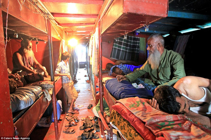 Theo Dailymail, nhà trọ Faridpur ở Dhaka, Bangladesh, đã tồn tại trong suốt 60 năm qua, du khách khó lòng tìm thấy ở nơi nào có mức giá rẻ hơn nơi này.