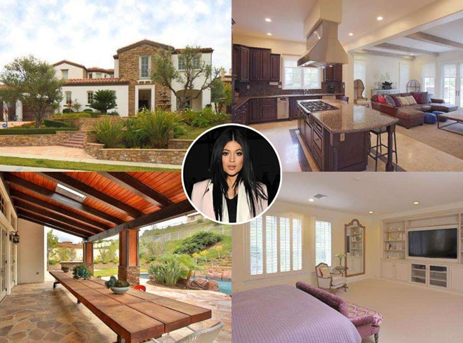 Kylie Jenner bắt đầu rời khỏi gia đình nổi tiếng để bắt đầu cuộc sống tự lập từ hơn 2 năm trước. Dinh thự đầu tiên cô tậu về có giá 2,7 triệu USD vào tháng 7/2015 (khi mới 17 tuổi). Biệt thự này có diện tích mặt bằng gần 500 m2, với 5 phòng ngủ, 7 phòng tắm, có phòng chiếu phim riêng và gian bếp khổng lồ. Bên cạnh đó, nơi này còn có cả hồ bơi và khu nướng thịt bên ngoài.