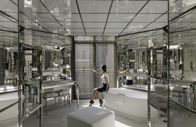Khách sạn Le Royal Monceau Raffles, Paris, Pháp: Phòng Royal Monceau của khách sạn có nội thất tuyệt đẹp và phòng tắm rộng 30 m2 được trang bị những tiện nghi hiện đại.