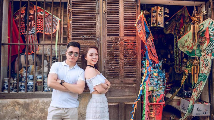 Mới đây, cặp đôi trẻ lại khiến nhiều người phải ngất ngây khi chia sẻ khoảnh khắc hạnh phúc trong bộ ảnh được thực hiện ở Đà Nẵng.