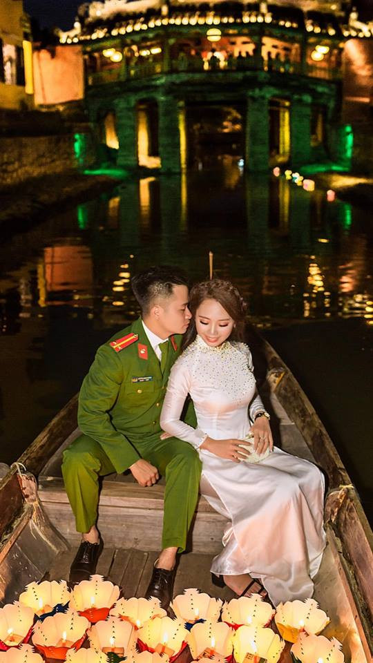 Có lẽ cặp đôi này đều không ngờ cái ngày mà Khả Dung bị chàng công an Mạnh Cường tuýt còi vì vi phạm giao thông lại là ngày se duyên cho đôi vợ chồng trẻ tương lai.