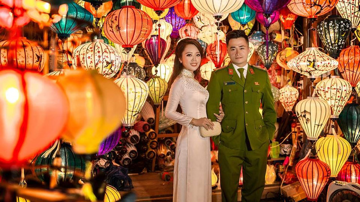 Đó là câu chuyện tình yêu đặc biệt của cô gái Thanh Hóa Lê Khả Dung và chàng trung úy công an cùng quê tên Nguyễn Mạnh Cường. Ảnh: FBNV/Aube.